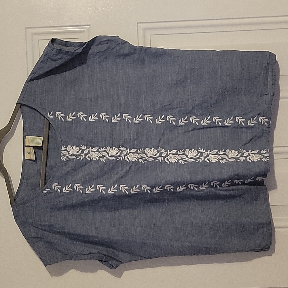 Caribbean Joe Island supply Co cotton blouse, size 1X, light denim color